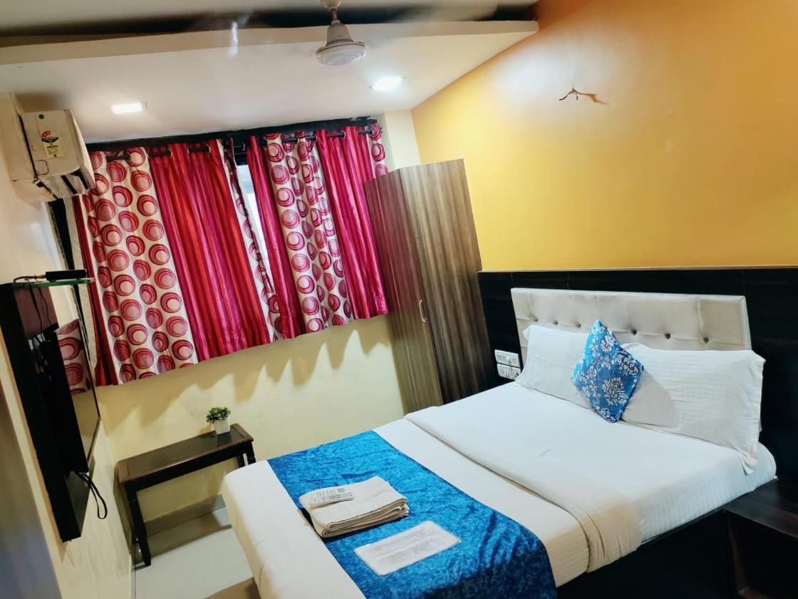 Hotel Golden Galaxy - Santacruz East Mumbai Exterior photo