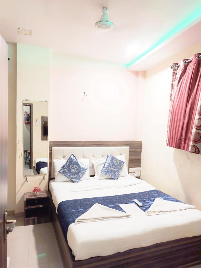 Hotel Golden Galaxy - Santacruz East Mumbai Exterior photo
