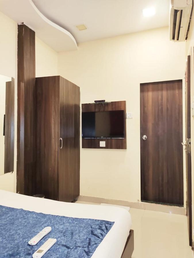 Hotel Golden Galaxy - Santacruz East Mumbai Exterior photo